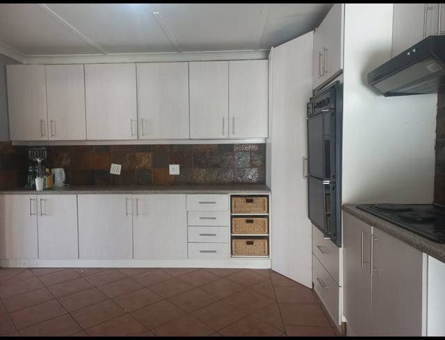 3 BEDROOM FREESTANDING FOR SALE IN RENSBURG